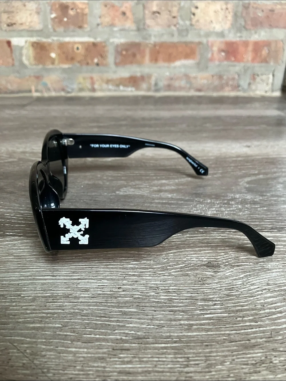 OFF-WHITE X SUNGLASS HUT Sunglasses